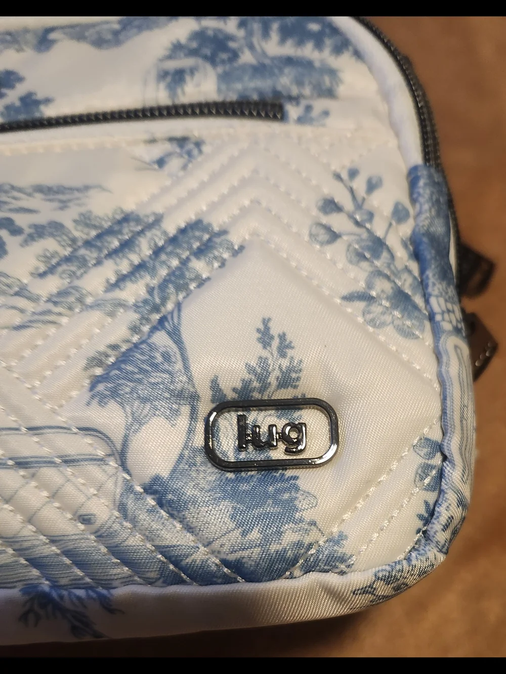 Lug Scoop SE Blue White Toile Quilted Crossbody Bag Multi Pocket Travel NWOT - Picture 3 of 14